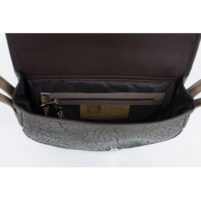 skórzana torebka w środku