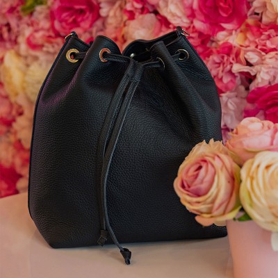 czarna-torebka-worek-damska-na-ramie-ze-skory-licowej-204-0101-E15-01149.jpg czarna-torebka-worek-damska-na-ramie-ze-skory-licowej-204-0101-E15-01149.jpg