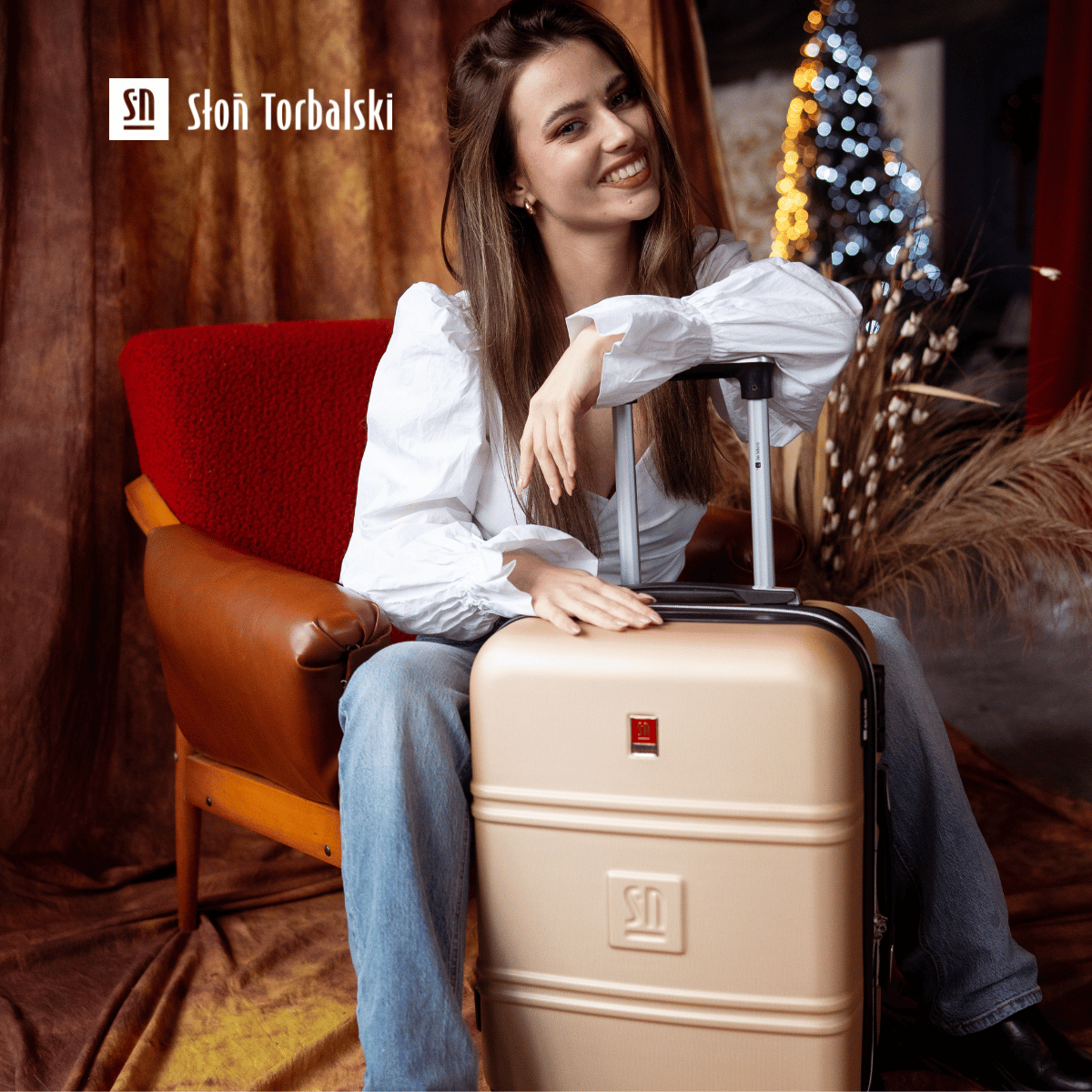 Złota średnia walizka 64 cm poszerzana Art Class Collection