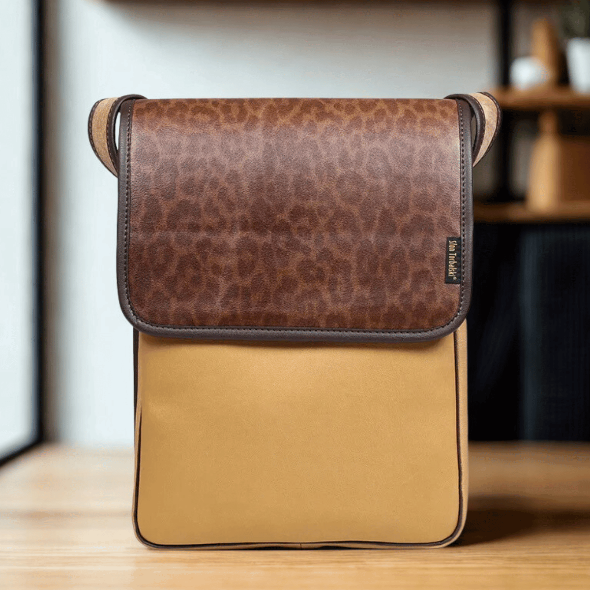 listonoszka skórzana 00-310-0604-E15-241012.jpg