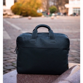 Elegancki zestaw prezentowy dla NIEGO! 🎁 
-Skórzana torba na laptopa, 
-Portfel z praktycznymi przegródkami.
.
Idealny na prezent lub na co dzień!
Styl i funkcjonalność w jednym 🥰
#SłońTorbalski
.
#prezentdlaniego #męskistyl #skórzanyzestaw #elegancja #torbanalaptopa #portfelskórzany #stylowyprezent #galanteriaskórzana #pomysłnaprezentświąteczny #pomysłnaprezent #prezent #men #modamęska #trwałość #unikalność