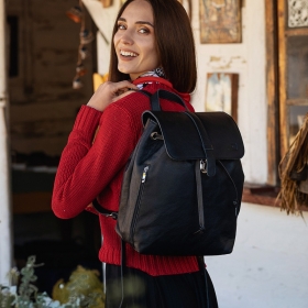 Szukasz trwałego i pojemnego plecaka? 🎒
.
Wpadnij do Słonia Torbalskiego i upoluj wyjątkowy dodatek, który będzie towarzyszył Ci na co dzień 🐘
.
Czekamy na WAS! 🥰
#SłońTorbalski 
.
#galanteriaskórzana #plecakskórzany #handmade #polskamarka