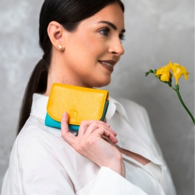 Z kodem „WIOSNA” połącz promocje i zapłać mniej 🎁 
Pierwsze dni wiosny to doskonały moment, by wprowadzić do swojej codzienności coś nowego — niepowtarzalny design połączony z rzemieślniczą trwałością.
Jeśli zastanawiasz się nad nową torebką, teraz jest najlepszy czas, by się na nią zdecydować.
W Słoń Torbalski przygotowaliśmy okazje do -20% na wybrane modele skórzanych torebek, plecaków i portfeli, a dodatkowo z kodem „WIOSNA” otrzymasz 50 zł rabatu przy zakupach od 399 zł 🎁
🚚 Darmowa dostawa (0 zł) od 199 zł
Zyskaj więcej i wybierz model, który jest z Tobą na dłużej.

 #pierwszydzieńwiosny  #slontorbalski  #torebkiskorzane #portfeleskórzane #plecakiskórzane