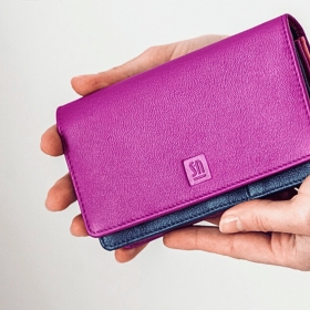 Detale, które czuć pod palcami ✨

Naturalna faktura skóry sprawia, że każdy portfel jest wyjątkowy. To właśnie te subtelne nierówności i struktura nadają mu charakteru i podkreślają autentyczność!

Portfel Słonia Torbalskiego to nie tylko praktyczny dodatek - to jakość, którą widać i czuć każdego dnia 🤎
#SłońTorbalski 

#portfel #skorzanedodatki #detale #galanteriaskórzana