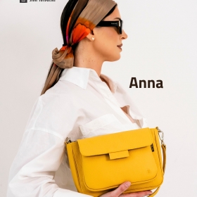 Torebka Anna Słonia Torbalskiego w słonecznym żółtym kolorze to mały detal, który robi wielkie wrażenie 🐘👜
.
Energetyczny odcień przyciąga spojrzenia i natychmiast ożywia każdą stylizację  od casualowych jeansów po eleganckie sukienki 👜✨
.
Jest lekka, poręczna i stworzona z myślą o codziennym komforcie, ale z charakterem, którego nie da się przeoczyć.
.
Idealna dla tych, którzy lubią bawić się modą i dodawać stylizacji odrobinę humoru oraz koloru ☀️✨
#SłońTorbalski 
.
#galanteriaskórzana #skóranaturalna #fashion #modadamska
