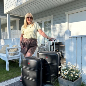 Czarny is always a good idea! 🖤✈️

Szukasz niezawodnego bagażu na wakacje? Oto duet z naszej kolekcji Art Class, który sprosta każdemu wyzwaniu podróżniczemu. Elegancki design, twarda powłoka, maksymalna pojemność (dzięki funkcji poszerzania!) i pełen komfort prowadzenia. 🧳✨

Spakuj się wygodnie i podróżuj w wielkim stylu!

🛍️ Znajdź je na naszej stronie (link w Bio).

ArtClass #walizka #podróże #travelbag #wakacje #trip #bagaż #eleganckawalizka #travelstyle #instatravel #poszerzanawalizka